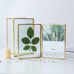 Cadre photo double face en verre et laiton sur pied, cadre photo de table en métal pour la décoration intérieure, vente en gros - Product Image 3