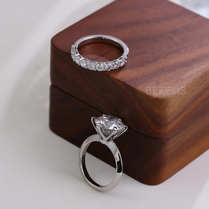 Precioso anillo de compromiso solitario redondo de 01 quilates con banda a juego, con diamantes cultivados en laboratorio sostenibles, engastados en oro rosa. - Product Image 5
