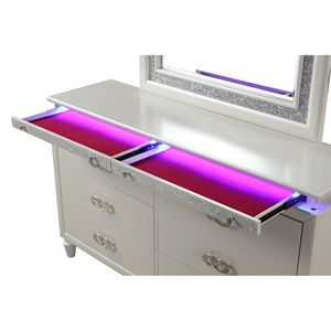 Prodotto per trucco da cassettone bianco latte - Product Image 3