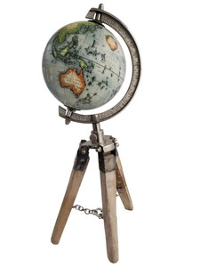 Globe terrestre vintage en métal industriel avec support trépied en bois rotatif, décoration de bureau - Product Image 5