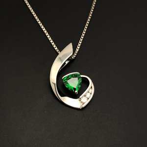 Collar de Esmeralda Deslumbrante con Colgante de Plata de Ley, Piedra de Nacimiento de Mayo, Regalo de Aniversario de Bodas Número 55 para Mujer - Product Image 5