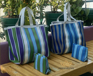 Bolsa de compras de nylon reciclado a rayas respetuosa con el medio ambiente personalizable con bolsillo interior de PVC duradero y correas de cincha diseño duradero - Product Image 3