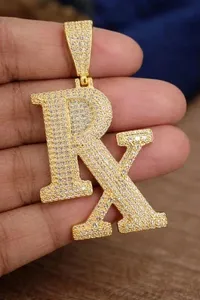 Pendentif lettre Tishya en argent sterling 925 plaqué or avec moissanite taille brillant, breloque initiale hip-hop sertie griffe, unisexe - Product Image 4