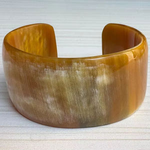 Brazalete Hecho a Mano con Cuerno de Búfalo Pulido, Estilo Animal, Ecológico, Regalo para Ella - Product Image 1