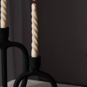 Porte-bougie conique moderne en métal noir mat, support de bougie ovale abstrait de style nordique, bougeoir minimaliste créatif pour la décoration de la maison et des tables de mariage - Product Image 2