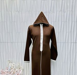 Vente flash : Kandora arabe traditionnelle avec tissu respirant de qualité supérieure, manches longues, vêtements islamiques pour la prière, occasions Ramadan et Eid - Product Image 1