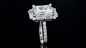 Bague de fiançailles en diamant de taille radiant certifié IGI, cultivé en laboratoire, avec diamants baguette sur les côtés, or 10K/14K/18K, argent 925/935 - Product Image 3