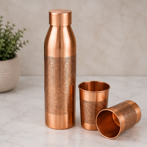 Moderno combo de botella de cobre macizo color oro rosa y vaso grabado, artículos de bebida portátiles de viaje con diseño tradicional - Product Image 6