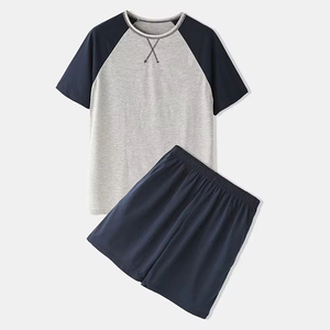 Ensembles de t-shirts et shorts pour hommes respirants à bas prix, de performance athlétique, avec propriétés d'évacuation de l'humidité, manches raglan, ensemble deux pièces - Product Image 1