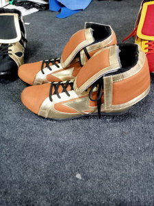 Chaussures de kick-boxing unisexes en cuir orange doré à tige haute, personnalisables, avec fermeture à boucle, respirantes, bottes d'entraînement pour arts martiaux - Product Image 3