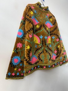 Poncho Bohème Brodé Floral à Col Mandarin et Manches Longues pour Femme – Vêtement d'extérieur Hiver en Coton Écologique Suzani - Product Image 5