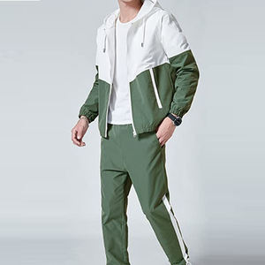 Conjunto Deportivo Personalizado para Hombre, Chaqueta Cortavientos Plegable de Nailon, Lista para Viajar, y Pantalones Deportivos a Juego - Product Image 3