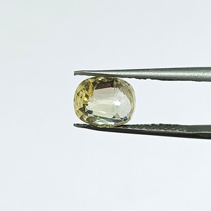 พลอยแซฟไฟร์สีเหลืองทรงคุชชั่นธรรมชาติ 3.58 กะรัต จากศรีลังกา สำหรับทำเครื่องประดับและแหวน รุ่น YCIS-205 - Product Image 5