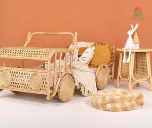 Lit en rotin naturel artisanal de style bohème chic en forme de voiture pour la chambre d'enfant, meubles et décoration pour la chambre d'enfant - Product Image 3