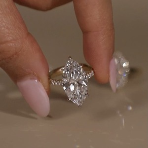 Bague de fiançailles et d'anniversaire en or jaune plaqué rhodium avec diamant taille marquise de 6,10 carats et pavé conique - Product Image 4