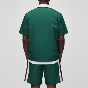 Nueva Camiseta Unisex Verde de Poliéster de Manga Corta con Cuello Blanco y Logotipo Estampado, Estilo Urbano 2 en 1, Transpirable y Ecológica para Verano - Product Image 3