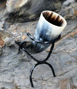 Corne à boire viking avec support en fer pour la consommation à domicile, au restaurant, au bureau et lors de fêtes. Qualité supérieure et de premier ordre. - Product Image 4