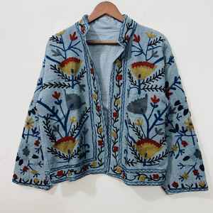 Chaqueta Bomber Acolchada Hecha a Mano, Transpirable, Estilo Suzani Kantha, para Mujer, de Algodón Indio, Bordada, Reversible, Ecológica, Estilo Bohemio - Product Image 1