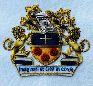 Qualité Supérieure Service OEM Faible MOQ Badges Brodés à la Main Nouvelle Arrivée Modèle 2026 Conception de Logo Personnalisé Couleurs Personnalisées - Product Image 2