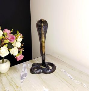 Sculpture décorative créative en laiton moderne en forme de serpent pour table de salle à manger et décoration intérieure - Product Image 1