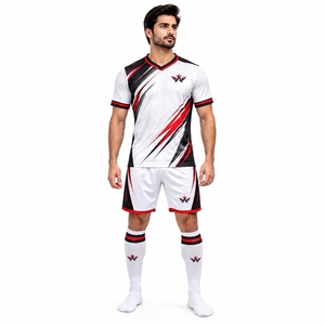 Tenue de football légère en tissu respirant, anti-humidité et construction durable, idéale pour l'entraînement régulier - Product Image 1