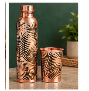 Juego de Botella y Taza de Agua de Cobre Grabado con Diseño Art Deco, con Tapa y Patrón de Abanico - Product Image 3