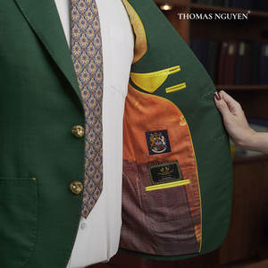 Traje de Dos Piezas a Medida para Hombre en Verde Musgo - Colección Premium de Color Natural |   Chaqueta y Pantalones de Corte Entallado de Alta Costura - Product Image 5