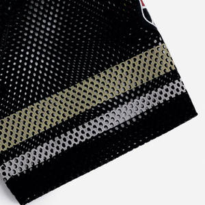 เสื้อฟุตบอลอเมริกันแบบตาข่ายสั่งทำสไตล์ Y2K สำหรับผู้ชาย เนื้อผ้าโพลีเอสเตอร์ระบายอากาศ คอวี ชุดทีม รับผลิตตามสั่งจำนวนมาก - Product Image 6