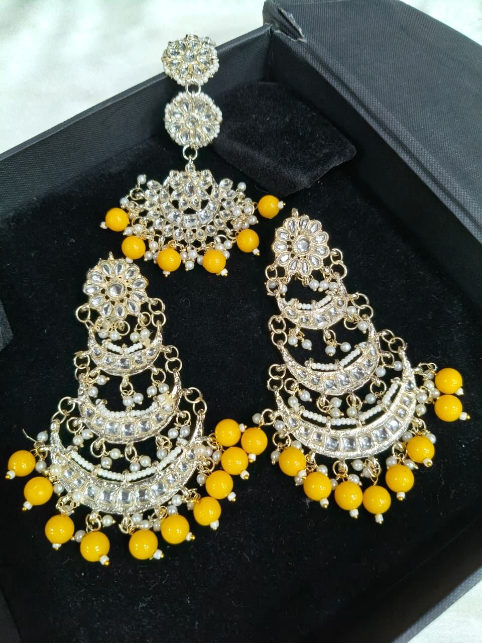 สีเหลือง