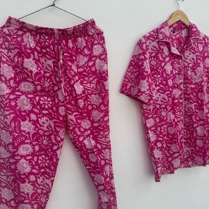 Ensemble de pyjama pour femmes en coton 100% naturel, doux, de haute qualité, à motifs floraux bohèmes, manches longues, fermeture à boutons - Product Image 4