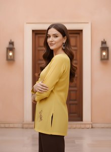 Tunica Tradizionale da Donna Giallo Senape con Ricami, in Cotone e Seta, Lunghezza Regolare, Scollo a V, Manica a Tre Quarti, Completamente Cucita - Product Image 5