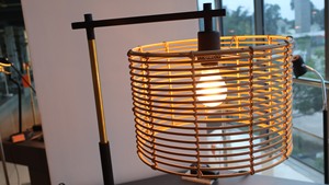 Lámpara de Escritorio Minimalista Tradicional, Base de Metal, Pantalla de Ratán, Recubrimiento en Polvo, Luz Cálida Amarilla, E26 E27, Uso Interior, Lumetal Vietnam - Product Image 6