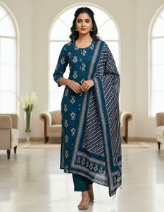 ชุดผ้าฝ้ายพิมพ์ลายดับู 3 ชิ้น พร้อมงานปักที่คอเสื้อ ชุดลำลองสไตล์ชาติพันธุ์สำหรับผู้หญิง เหมาะสำหรับงานปาร์ตี้ - Product Image 4