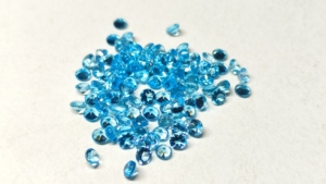 Topaze bleue naturelle AAA, taille brillant 6 mm |   Pierre précieuse brute calibrée extraite de la terre |   Fabrication de bijoux avec jeu de couleurs - Product Image 4