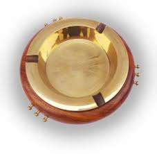 Cendrier en laiton de style antique de haute qualité avec accessoire décoratif en métal pour table, idéal pour la maison, les bars, les restaurants et les hôtels - Product Image 2
