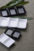 Plat à sauce rectangulaire en mélamine de qualité A5 à 3 compartiments, noir et blanc, en grès, pour accompagnements alimentaires des restaurants asiatiques