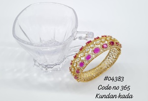 กำไลข้อมือทองชุบแบบ Kundan ประดับด้วยหิน Monalisa กำไลแบบเปิดลายฉลุ สำหรับงานแต่งงาน ผู้หญิง กำไลแบบปรับขนาดได้ - Product Image 3