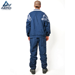 Ropa de invierno con logotipo personalizado, conjuntos deportivos de color liso para adultos, chaqueta cortavientos, conjuntos de pantalones y chaqueta. - Product Image 5