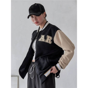 Nouvelle Veste Bomber Varsity Femme Hiver 2026 au Design Élégant, Personnalisable avec Logo OEM, Broderie Lettrée, Col Montant, Respirante et Tricotée - Product Image 4