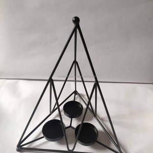 Bougeoir votif en fer rustique fait à la main pour les espaces intérieurs à thème industriel disponibles à un prix abordable - Product Image 5