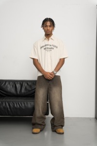 เสื้อเชิ้ตแขนสั้นทรงบ็อกซี่ สไตล์วันหยุด พิมพ์ลายตัวอักษร ผลิตในเวียดนาม ขายส่ง รับผลิตแบบ OEM ODM - Product Image 3