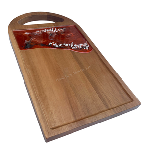 Plateau de service en bois avec incrustation de résine rouge, motif abstrait, finition polie, poignée, pour usage en cuisine, fabriqué au Vietnam - Product Image 5