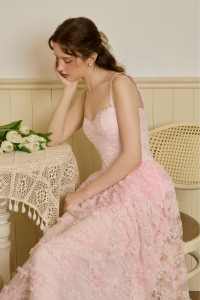 เดรสลำลองขายส่งจากเวียดนาม แขนกุด คอเหลี่ยม ยาวแบบแม็กซี่ รุ่น Hellen ผ้าลูกไม้ลายดอกไม้ 3 มิติ แบบสวม รุ่น Kd46 พร้อมจำหน่าย - Product Image 6