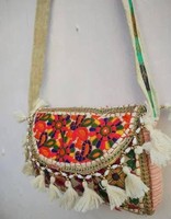 Sac à bandoulière mode patchwork brodé, pochette bohème avec pompons et fleurs perlées, capacité 3L+, fermeture éclair, sac décontracté