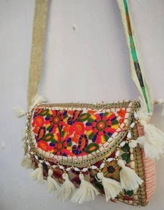 Embroidered Patchwork Fashion Clutch Shoulder Bag Boho <b>Handbag</b> Tassels <b>Beaded</b> Flowers 3L+ Capacity Zipper Closure Casual Purse - Product Image 4