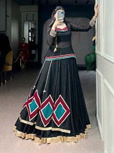 Lehenga Choli Negro Bordado con Patrones de Diamantes Coloridos, Vestido Tradicional Indio de Boda Largo Hasta el Suelo para Mujer - Product Image 3