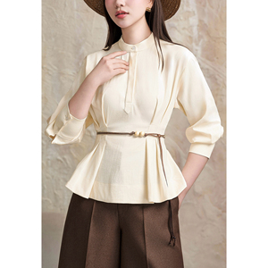 Blusa Corta Elegante para Mujer con Cuello Mandarín y Pliegues, Estilo Peplum, Informal para Oficina, Algodón y Seda, OEM ODM, Teñido Liso, IRENE - Product Image 4