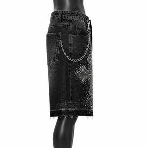 Shorts en jean baggy noirs personnalisés pour hommes avec strass en forme de croix, style streetwear, OEM ODM, vente en gros, fabricant de shorts en jean tendance - Product Image 5
