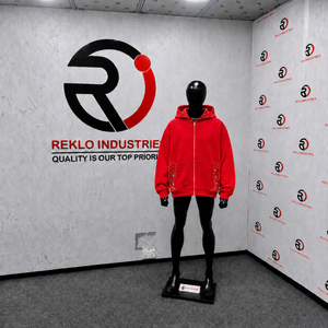 Sudadera con capucha roja con cremallera y pedrería, estilo oversize, streetwear, con brillo personalizado, cremallera completa, moda casual, unisex, en oferta. - Product Image 3