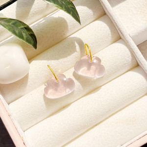 Pendentif Nuage en Quartz Rose Fait Main, Breloque en Pierre Précieuse en Forme de Nuage, Bijou de Guérison, Cadeau pour Elle - Product Image 1